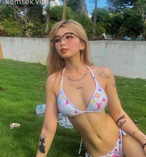 Ảnh 9 của Lộ clip sex Hot IG Nguyễn Uyên Trang 40k follow (Full Clip + Pic)